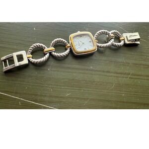 Brighton Watch  needs battery bracelet style‎